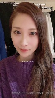 两个女孩的业余三人行,向男人展示如何操她们的屁股